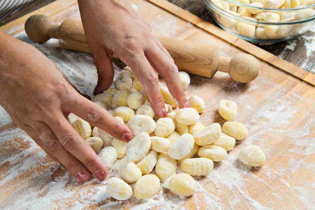 Preparare-gli-gnocchi