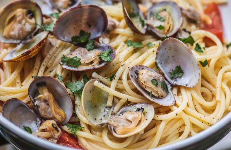 Spaghetti-alle-vongole-fujute